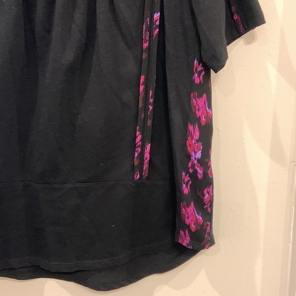 A common thread black and pink top- medium - Picture 3 of 5